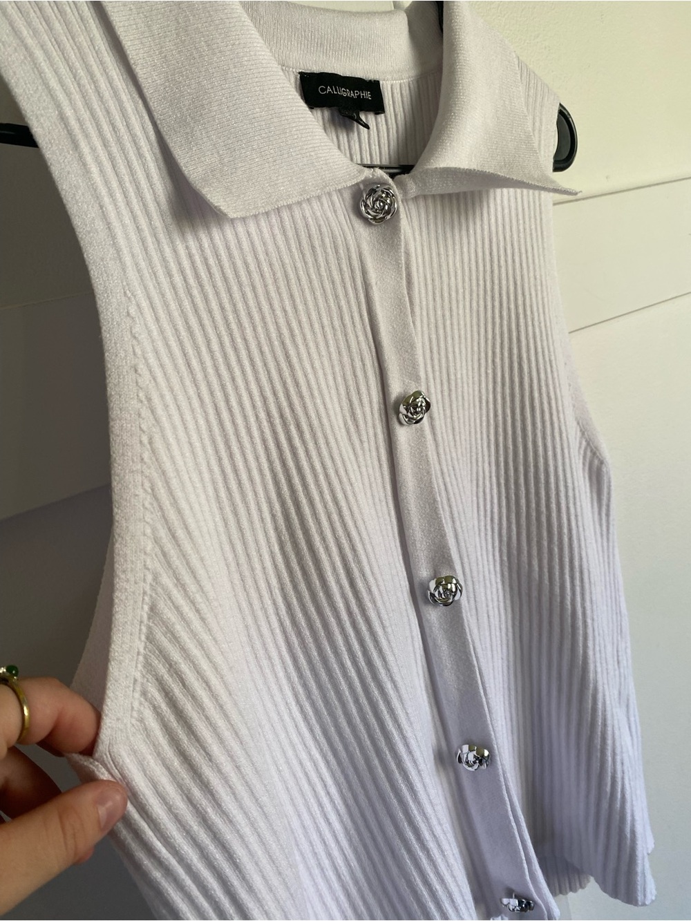 CALLIGRAPHIE White Ribbed Sleeveless Button-Down Shell - Picture 4 of 9
